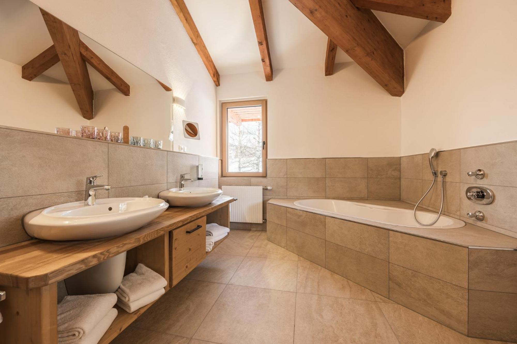 Loewen Chalets Seefeld in Tirol Exterior photo